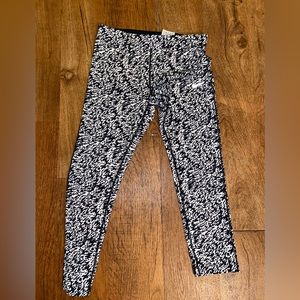 Small Nike cropped leggings!